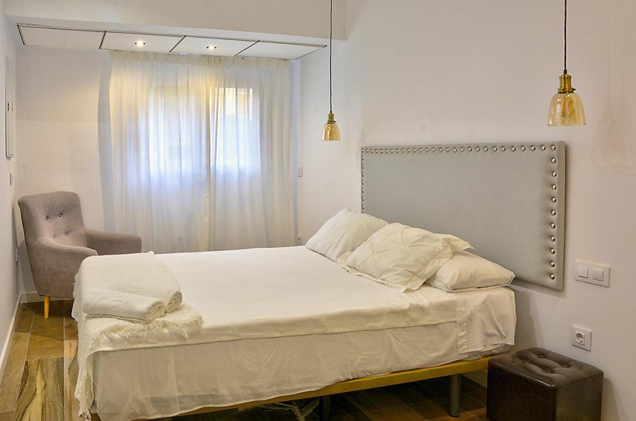 Apartsuite B&R Triana Arellano セビリア エクステリア 写真